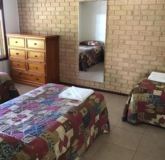 패밀리 스위트, Travellers Rest Motel