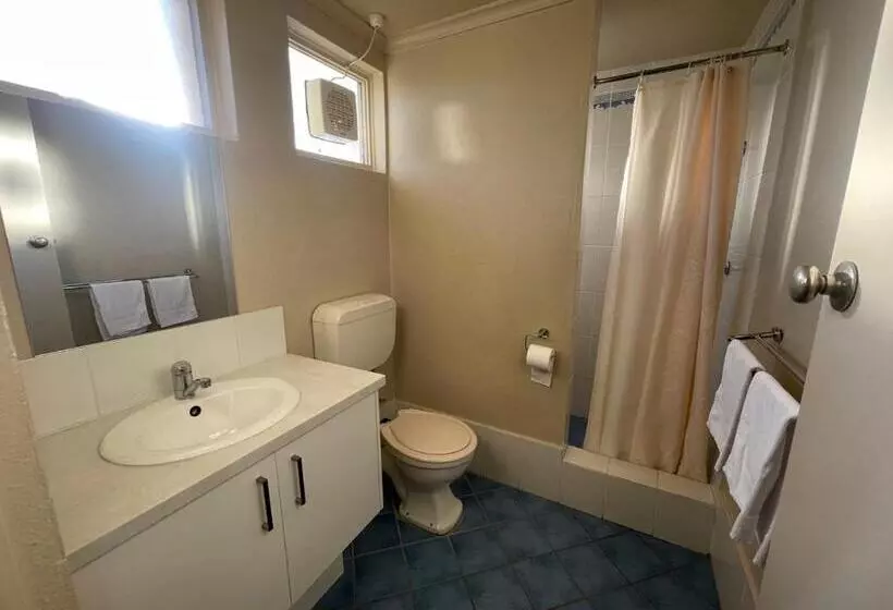 Perhehuone, Astor Hotel Motel