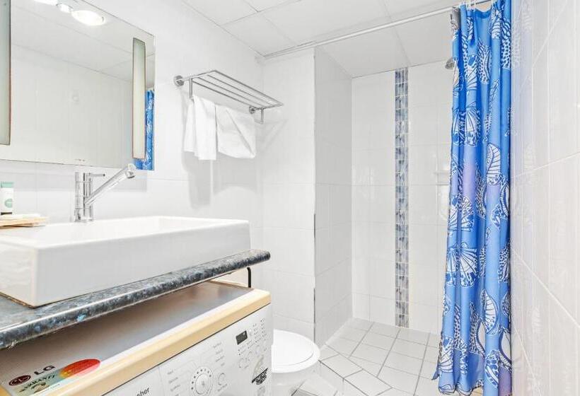 带海景的标准房, Bayview Tower