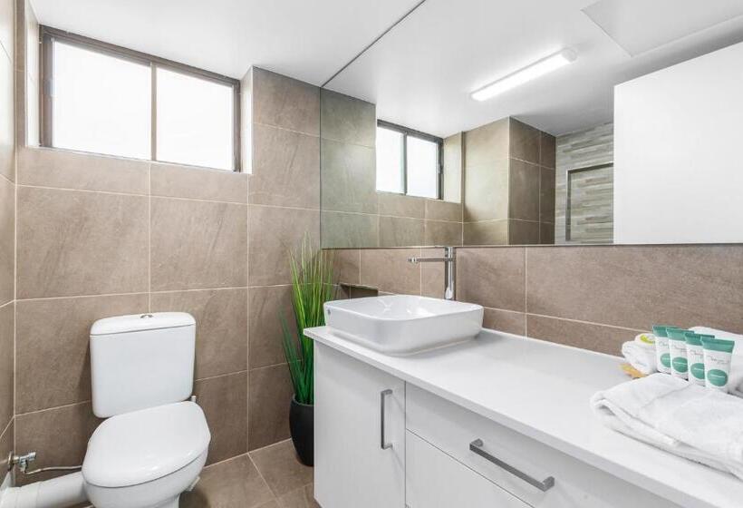 家庭间, Bayview Tower