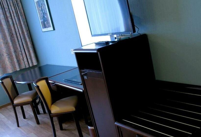 اتاق سوپریور سه تخته, Bedford Hotel & Congress Centre Brussels