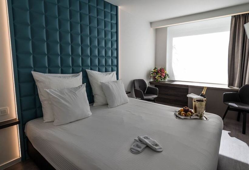 スーペリアールーム, De Keyser