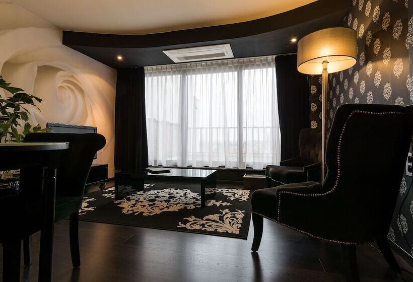 デラックススイート, De Keyser