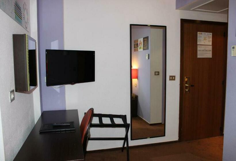 اتاق سوپریور سه تخته, Floris Arlequin Grand Place