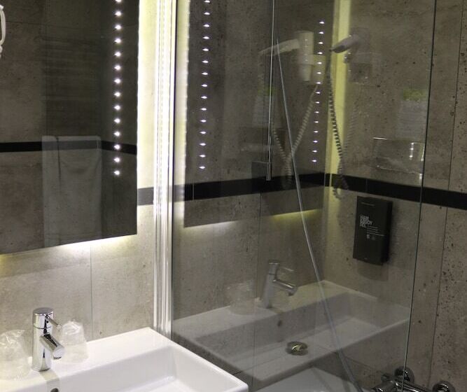 اتاق سوپریور سه تخته, Floris Arlequin Grand Place