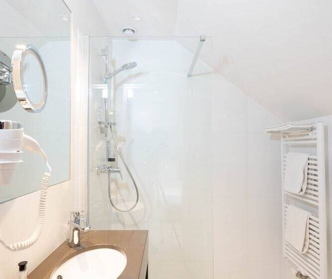 חדר אקונומי, Du Théâtre