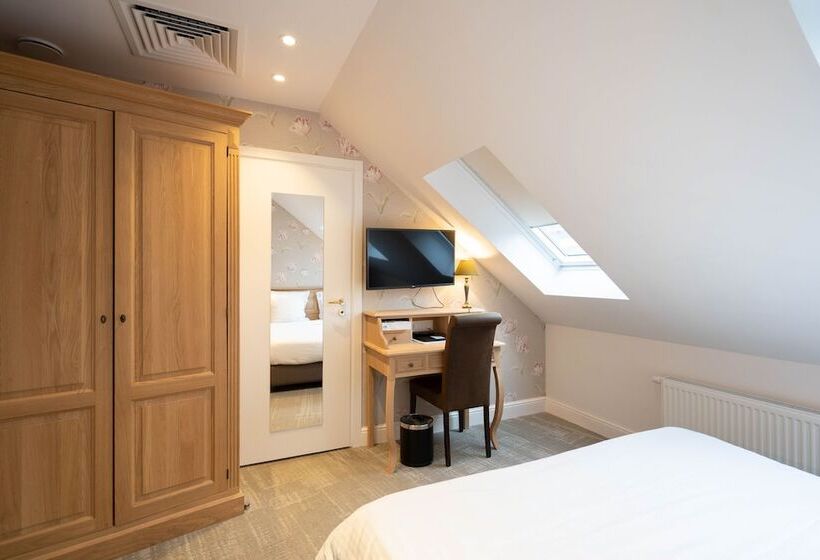 חדר אקונומי, Du Théâtre