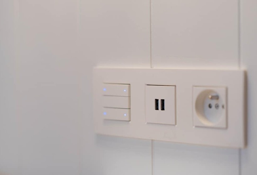 חדר סטנדרט לשלושה, Du Théâtre