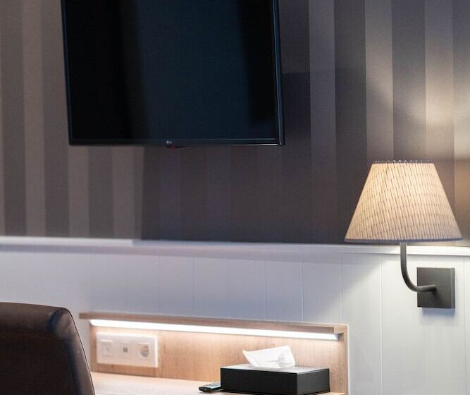 חדר סטנדרט לארבעה, Du Théâtre