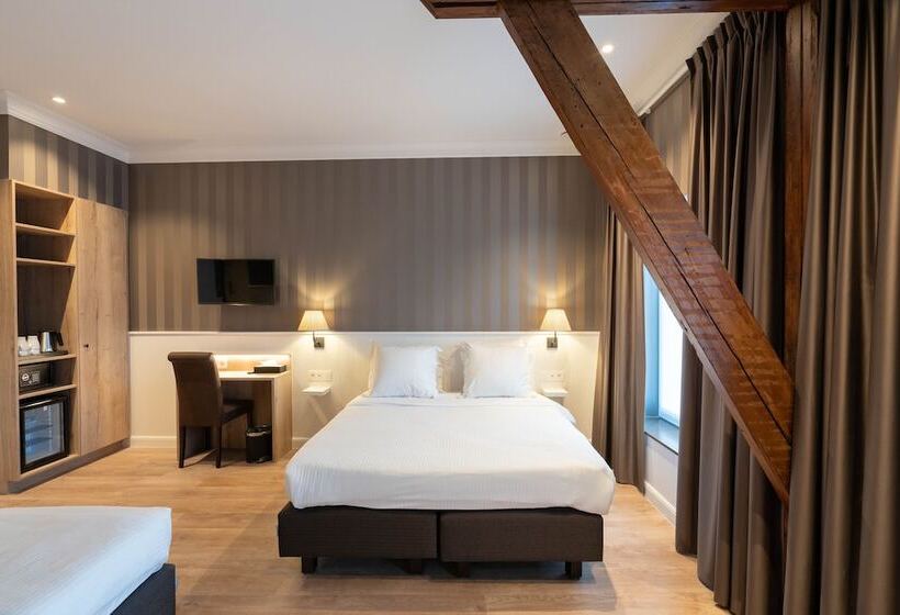 חדר סטנדרט לארבעה, Du Théâtre