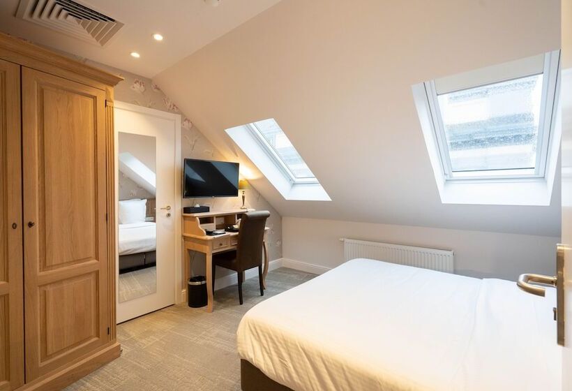 חדר אקונומי, Du Théâtre