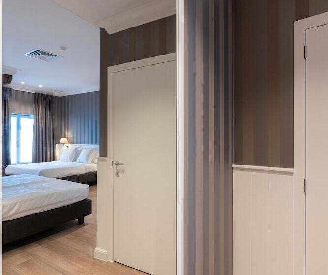 חדר סטנדרט לארבעה, Du Théâtre