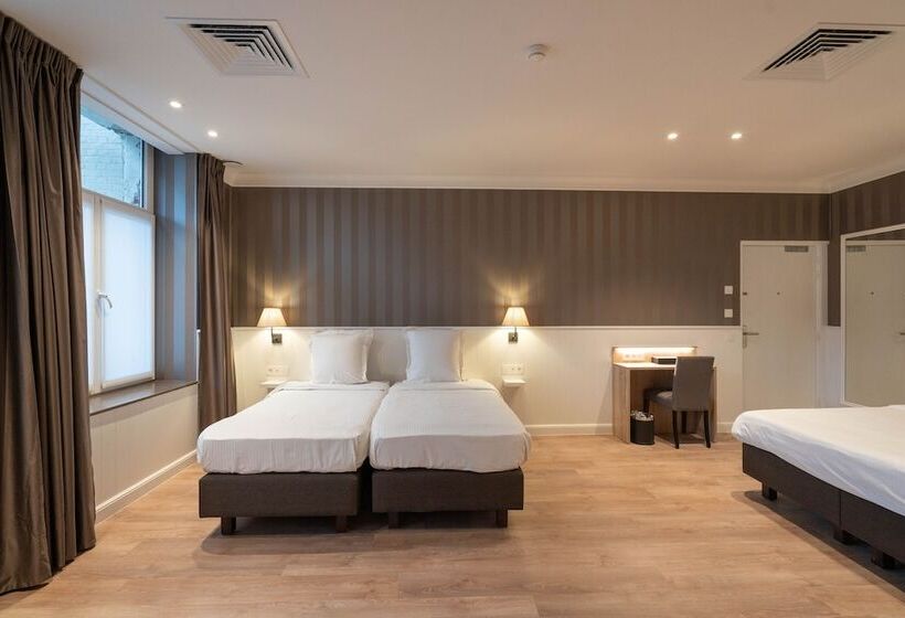 חדר סטנדרט לארבעה, Du Théâtre