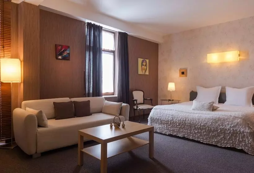 ジュニアスイート, Hostellerie Sainte Cécile