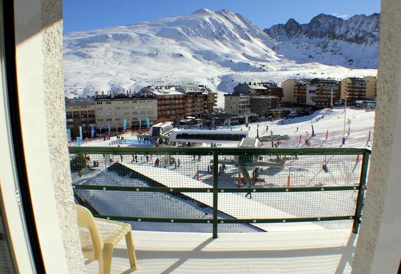 اتاق استاندارد سه تخته با چشمانداز, Kandahar