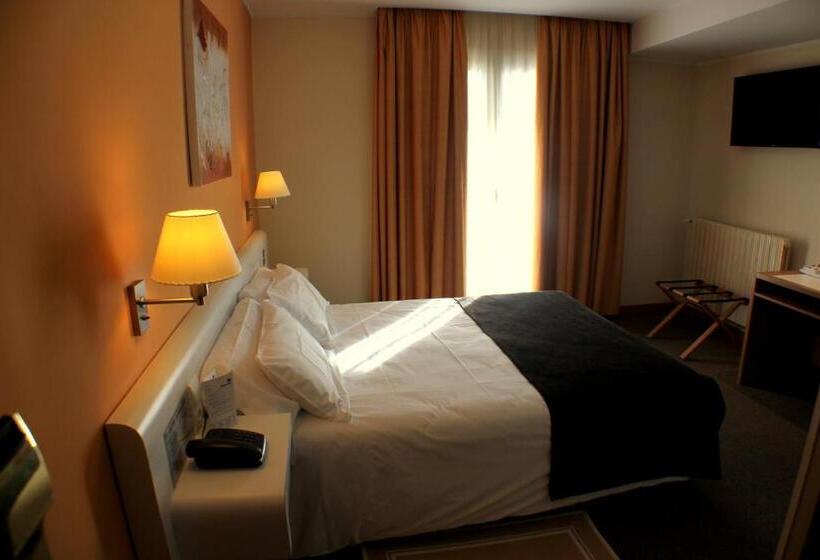 اتاق استاندارد سه تخته با چشمانداز, Kandahar