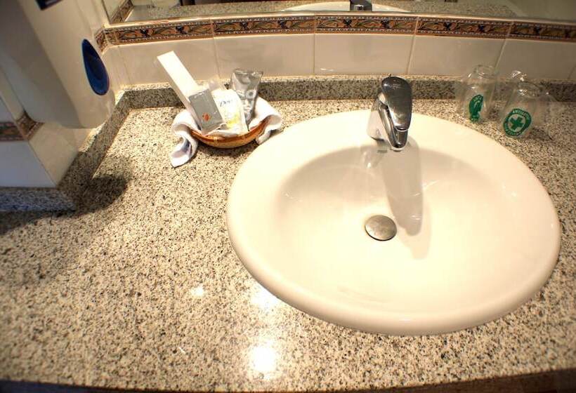 اتاق استاندارد سه تخته با چشمانداز, Kandahar