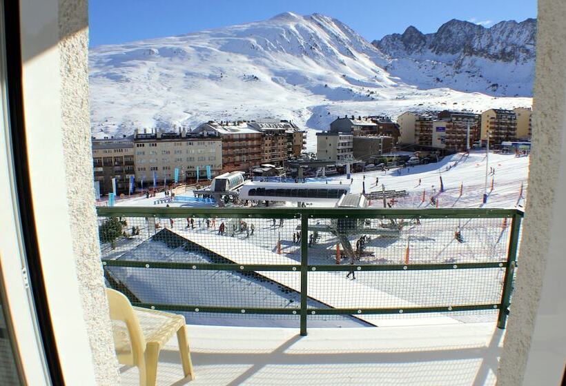 اتاق استاندارد سه تخته با چشمانداز, Kandahar