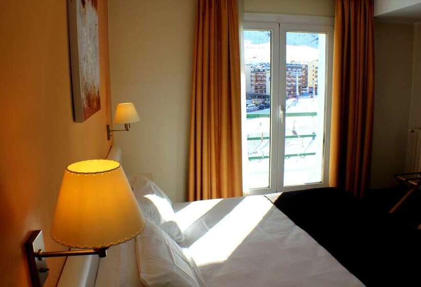 اتاق استاندارد سه تخته با چشمانداز, Kandahar