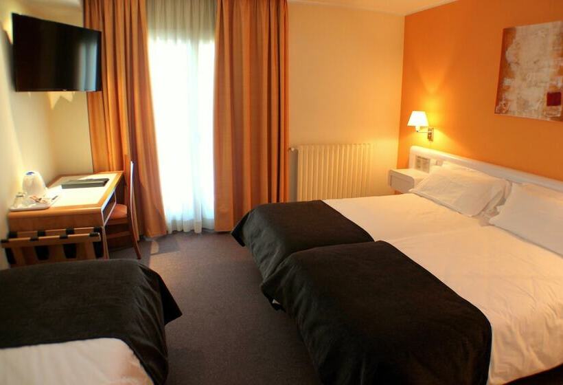 اتاق استاندارد سه تخته با چشمانداز, Kandahar