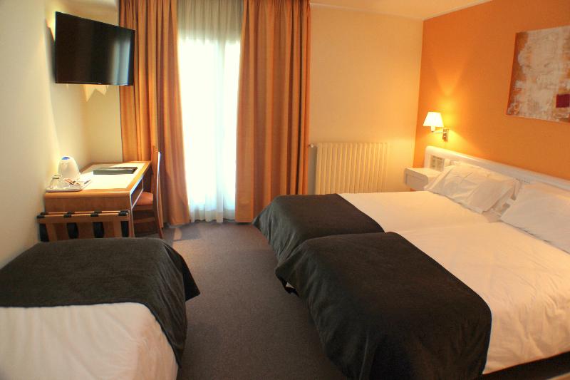 اتاق استاندارد سه نفره, Kandahar