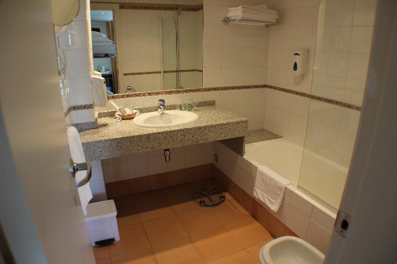 اتاق استاندارد سه نفره, Kandahar