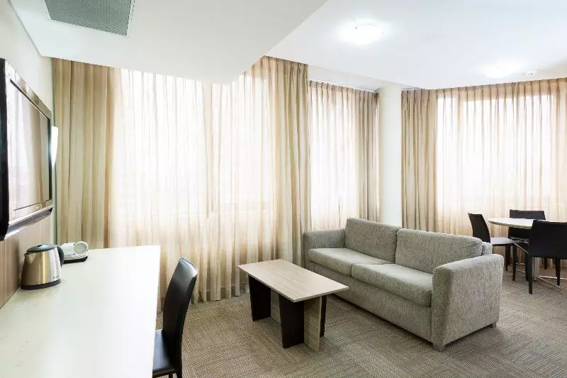 سوییت جونیور, Metro Hotel Marlow Sydney Central
