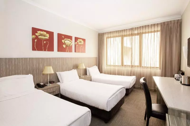 اتاق لوکس سه تخته, Metro Hotel Marlow Sydney Central