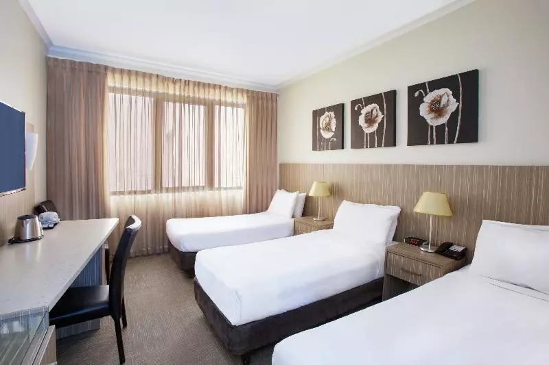 اتاق لوکس سه تخته, Metro Hotel Marlow Sydney Central