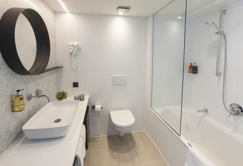 舒适型房间, Nelson