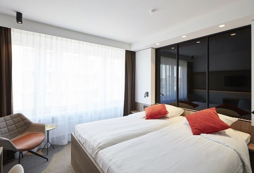 舒适型房间, Nelson