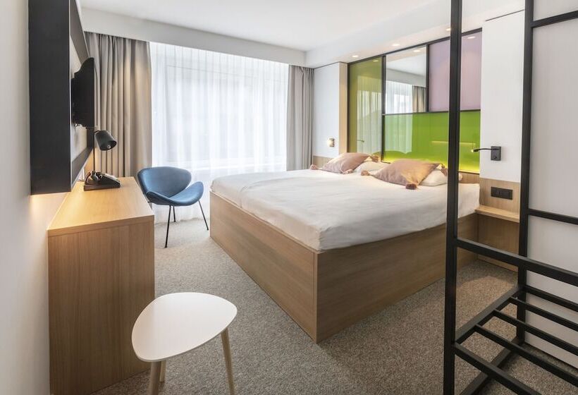 舒适型房间, Nelson