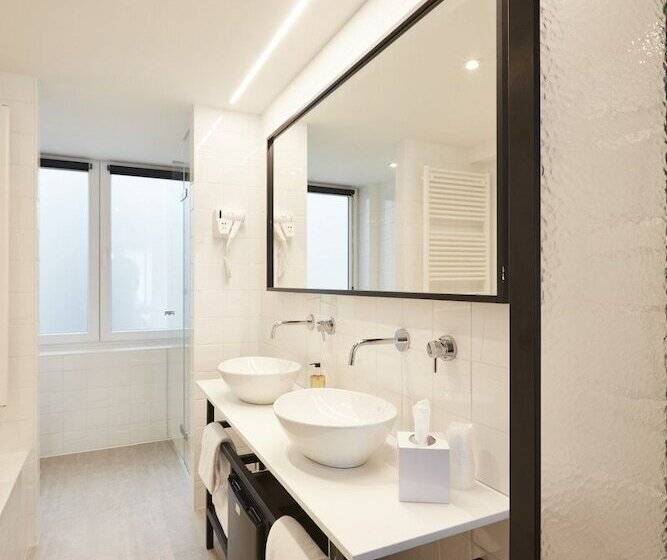 高级大房间, Nelson