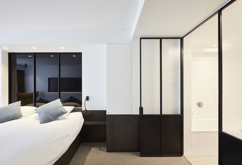 高级大房间, Nelson