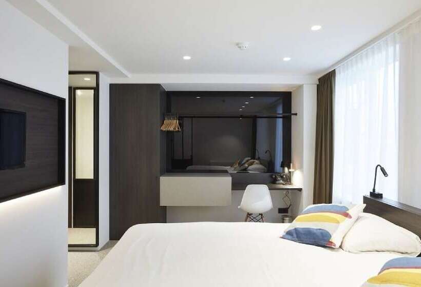 舒适型房间, Nelson