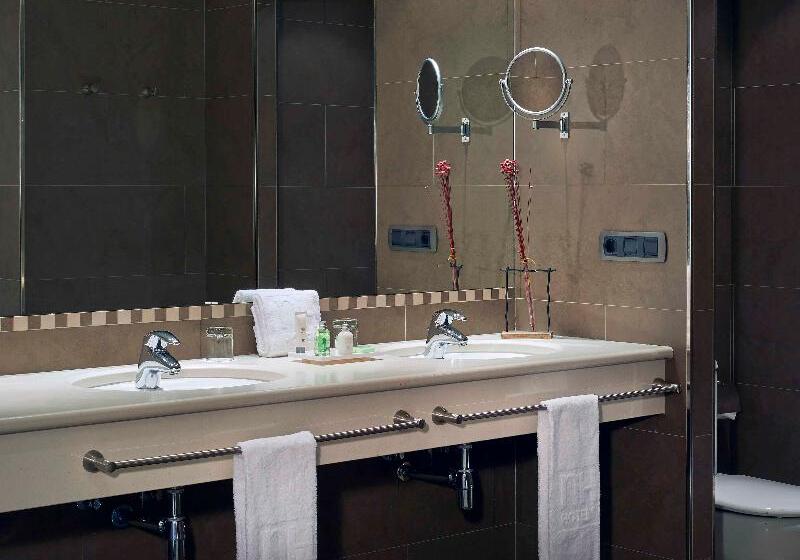 חדר סטנדרט לשלושה, NH Andorra La Vella