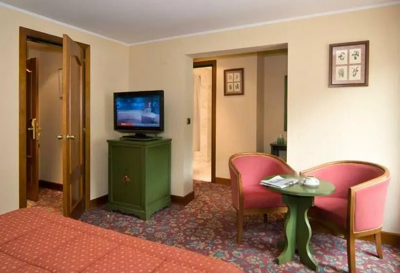 اتاق استاندارد سه نفره, Rutllan & Spa
