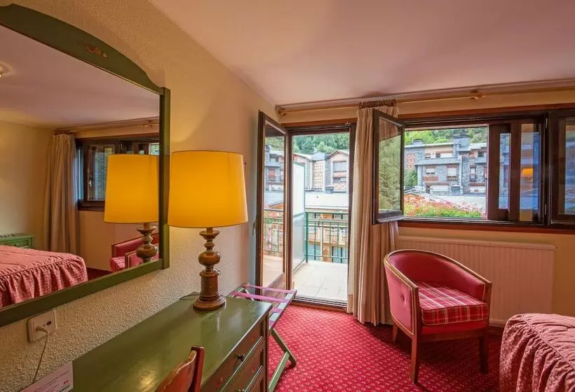 اتاق استاندارد سه نفره, Rutllan & Spa