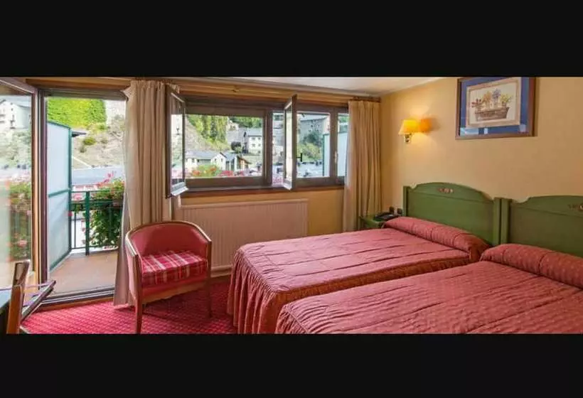 اتاق استاندارد سه نفره, Rutllan & Spa