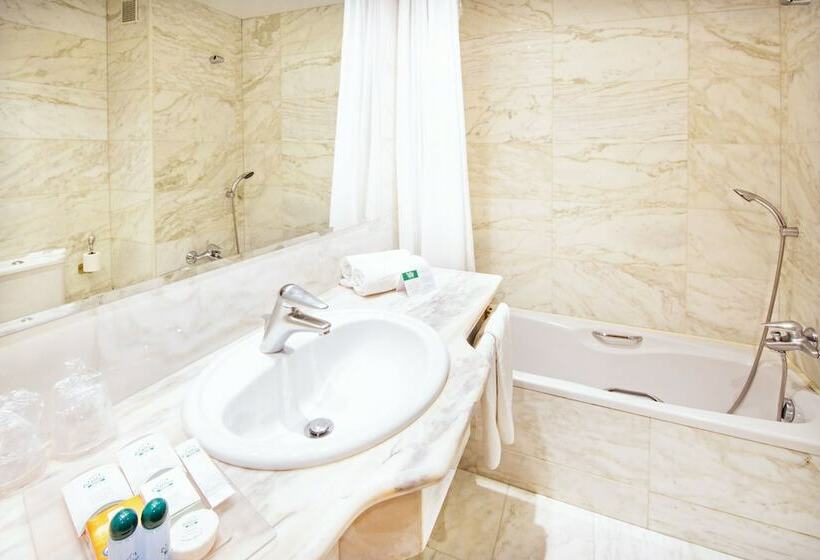 Номер Стандарт Трехместный, Rutllan & Spa