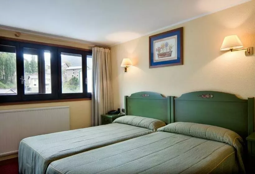 اتاق استاندارد یک نفره, Rutllan & Spa