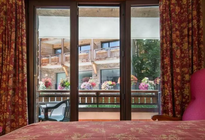 اتاق استاندارد با چشمانداز باغ, Rutllan & Spa