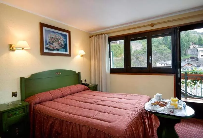 اتاق استاندارد با چشمانداز باغ, Rutllan & Spa