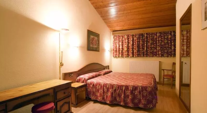 اتاق استاندارد یک نفره, Rutllan & Spa