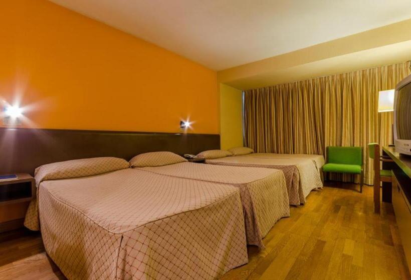 اتاق استاندارد چهار تخته, Sant Eloi