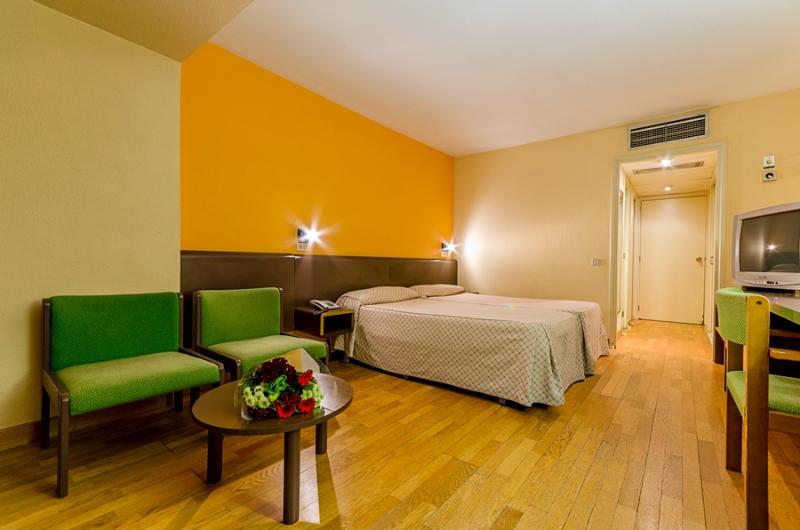 اتاق استاندارد سه نفره, Sant Eloi