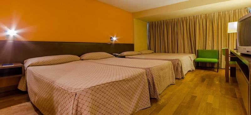 اتاق استاندارد چهار تخته, Sant Eloi