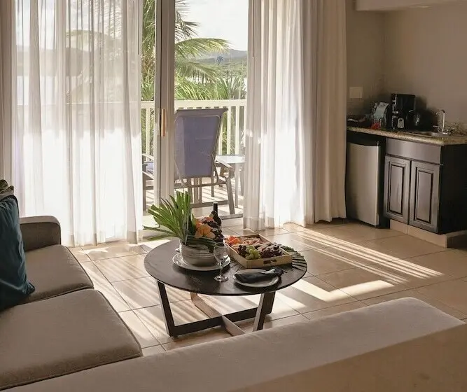 سوئیت رویال, St. James S Club Resort All Inclusive