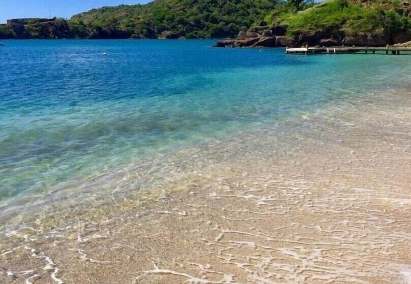 Хижина, The Inn At English Harbour