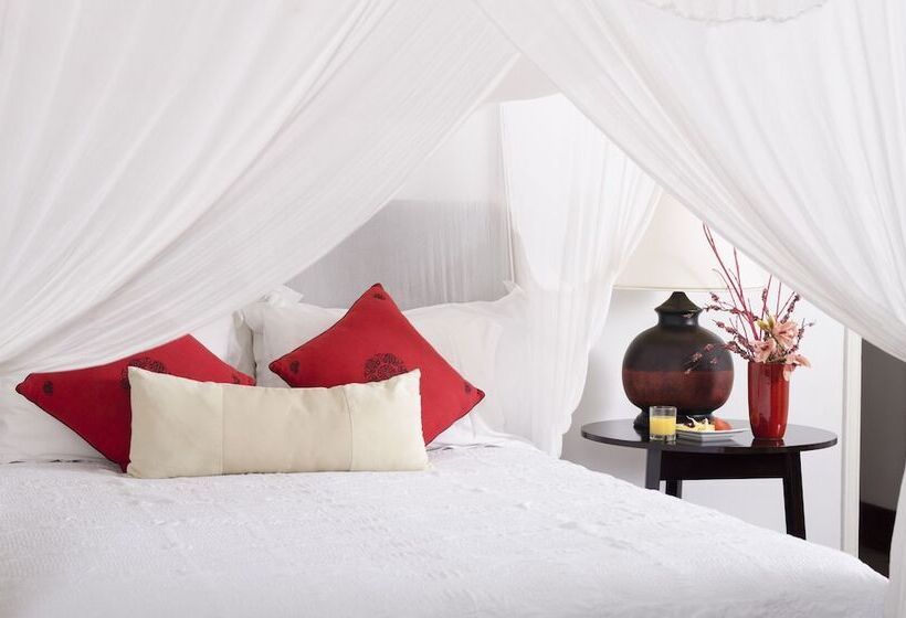 Полулюкс, The Inn At English Harbour